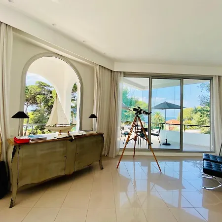 בית נופש Beautiful 5 Bedroom Villa With Direct Sea View אנטיב
