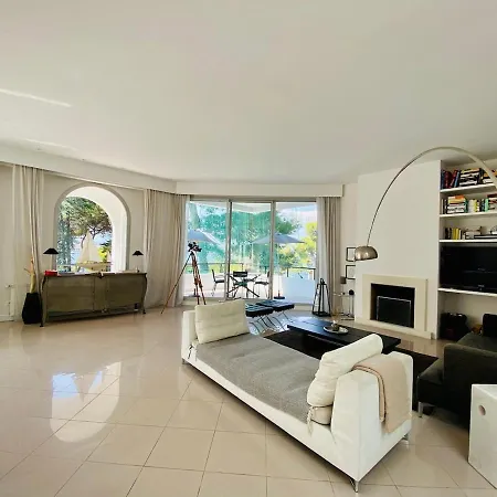 Beautiful 5 Bedroom Villa With Direct Sea View בית נופש *