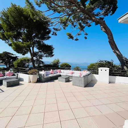 Beautiful 5 Bedroom Villa With Direct Sea View בית נופש *
