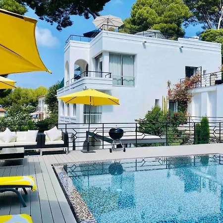 Beautiful 5 Bedroom Villa With Direct Sea View אנטיב