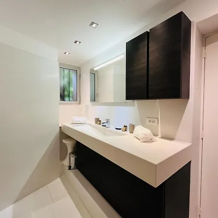 בית נופש Beautiful 5 Bedroom Villa With Direct Sea View