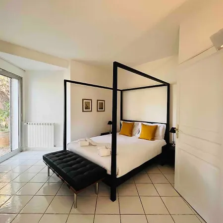 בית נופש Beautiful 5 Bedroom Villa With Direct Sea View *