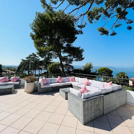 בית נופש Beautiful 5 Bedroom Villa With Direct Sea View
