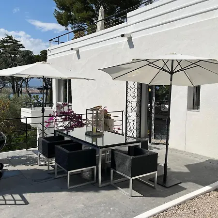 Beautiful 5 Bedroom Villa With Direct Sea View