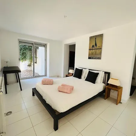 Beautiful 5 Bedroom Villa With Direct Sea View Vakantiehuis