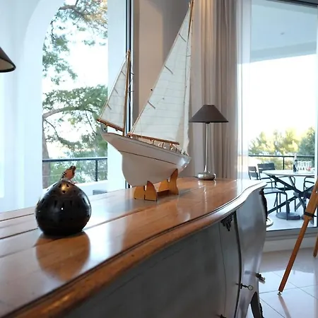 Beautiful 5 Bedroom Villa With Direct Sea View Vakantiehuis *