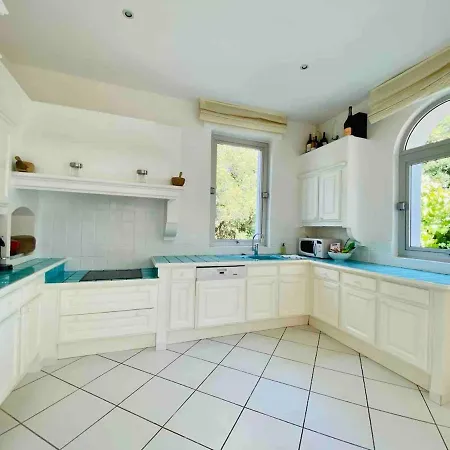 Casa vacanze Beautiful 5 Bedroom Villa With Direct Sea View