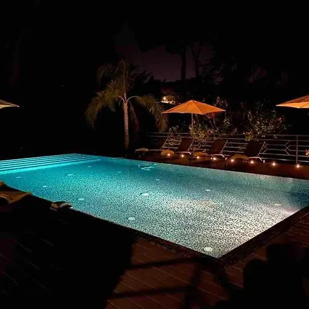 Casa vacanze Beautiful 5 Bedroom Villa With Direct Sea View Antibes