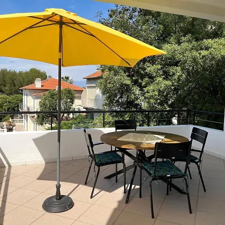 Vakantiehuis Beautiful 5 Bedroom Villa With Direct Sea View *