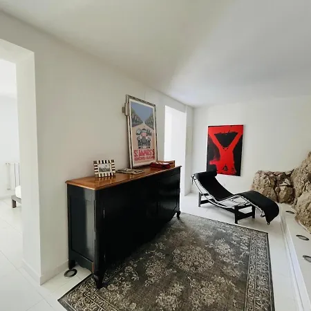Beautiful 5 Bedroom Villa With Direct Sea View