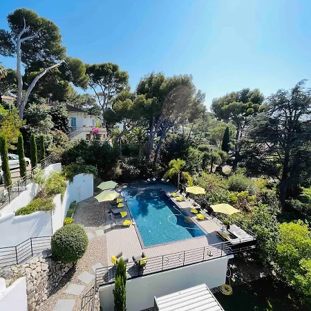 Beautiful 5 Bedroom Villa With Direct Sea View Vakantiehuis