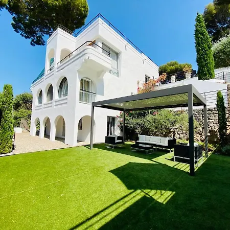 Beautiful 5 Bedroom Villa With Direct Sea View Vakantiehuis Antibes